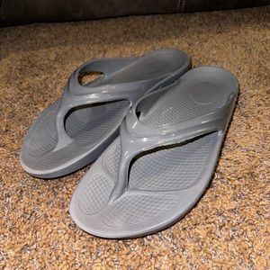 Oofos sandals Women’s 10